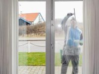 9kyj3ueo3 man washing exterior glass door